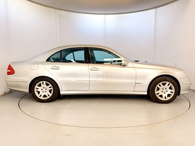 Lot 154 - 2004 Mercedes-Benz E320