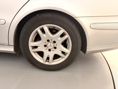 Lot 154 - 2004 Mercedes-Benz E320