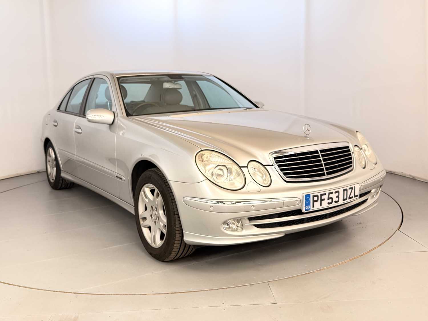 Lot 154 - 2004 Mercedes-Benz E320