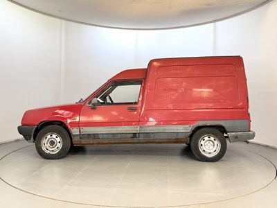 Lot 166 - 1988 Renault Extra Van