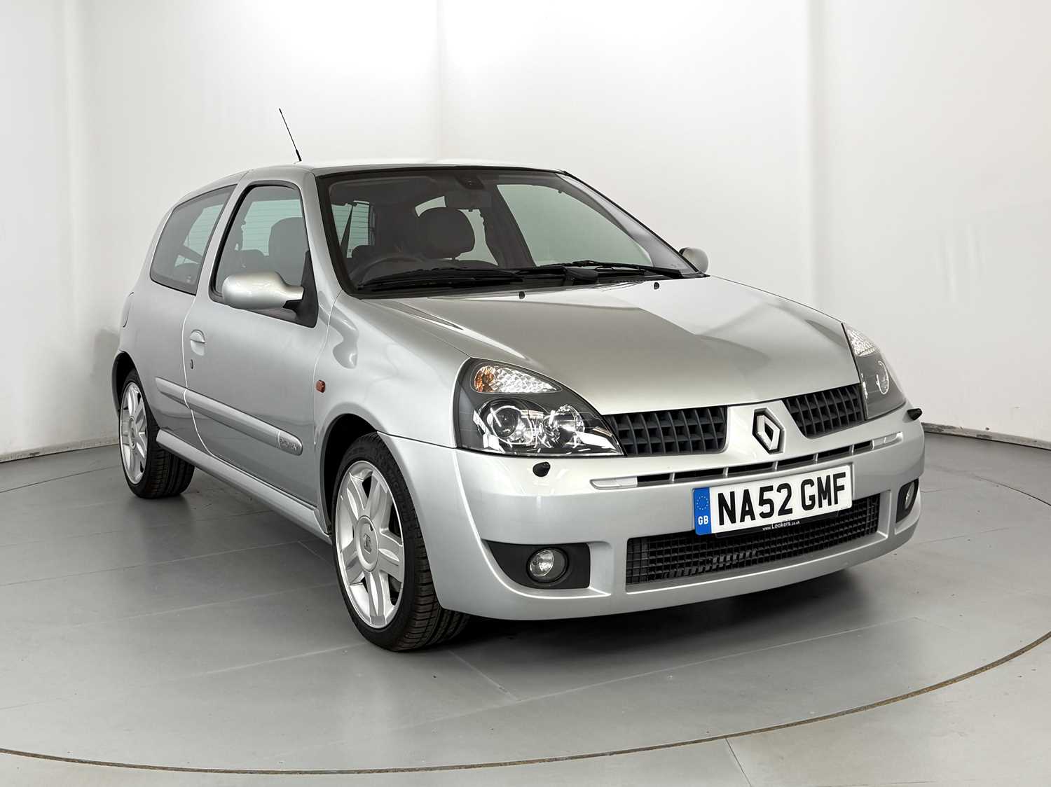 Lot 101 - 2003 Renault Clio 172