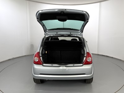 Lot 101 - 2003 Renault Clio 172