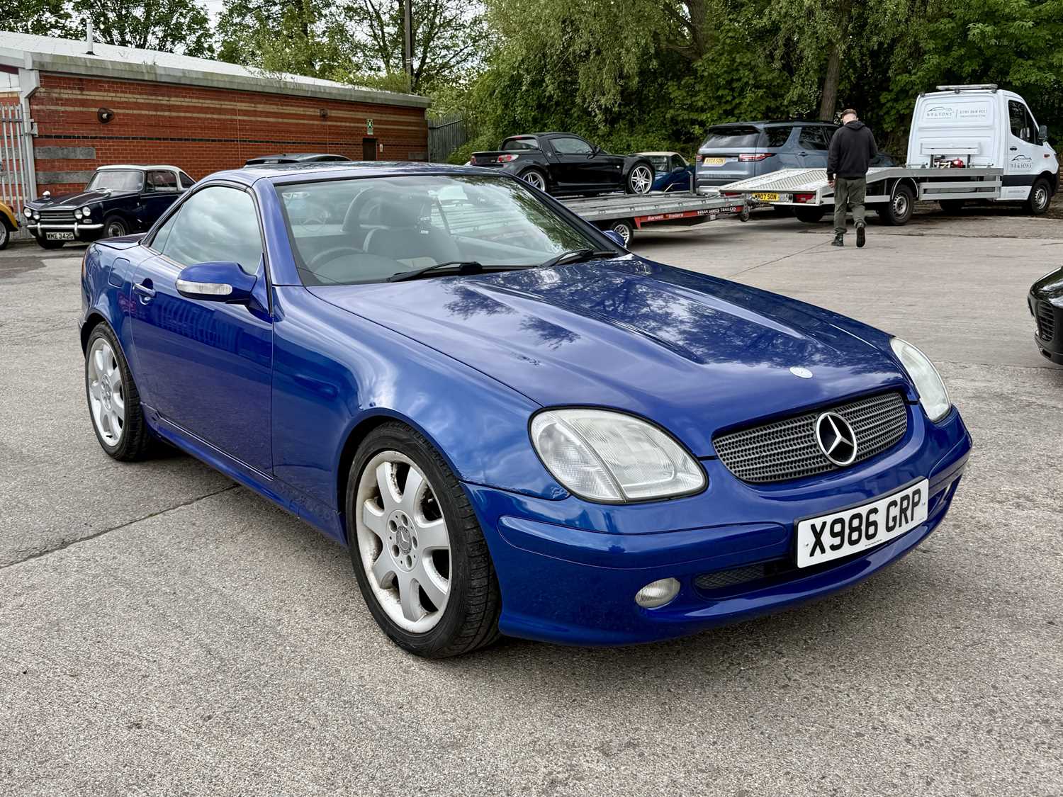 Lot 141 - 2000 Mercedes-Benz SLK230 - NO RESERVE