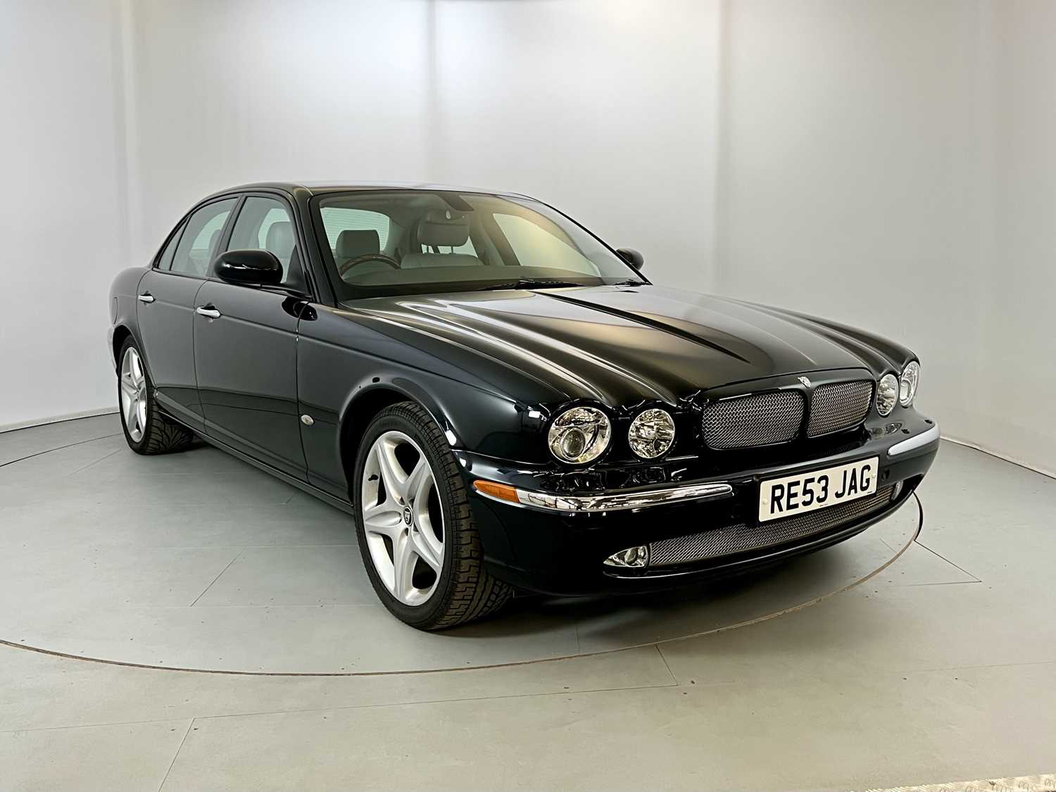 Lot 55 - 2006 Jaguar XJ