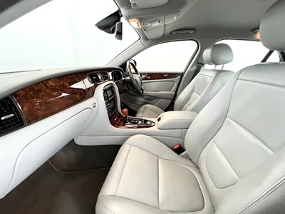 Lot 55 - 2006 Jaguar XJ