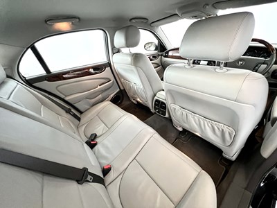 Lot 55 - 2006 Jaguar XJ