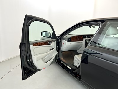 Lot 55 - 2006 Jaguar XJ