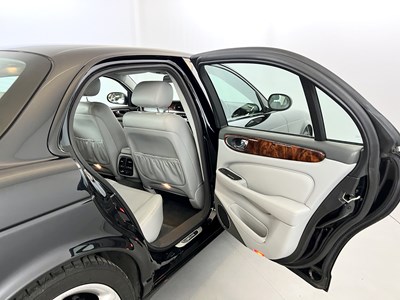 Lot 55 - 2006 Jaguar XJ