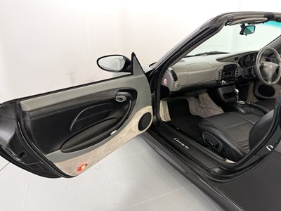 Lot 50 - 1999 Porsche 911 Carrera