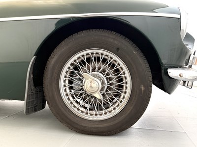 Lot 94 - 1972 MG BGT
