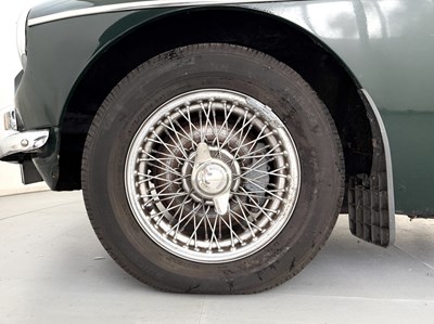 Lot 94 - 1972 MG BGT