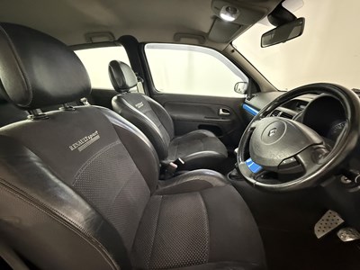 Lot 2004 Renault Clio 182