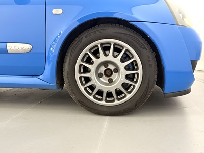 Lot 2004 Renault Clio 182