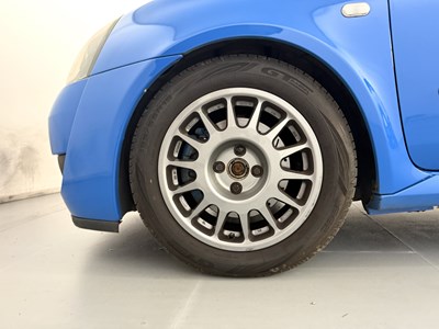 Lot 2004 Renault Clio 182