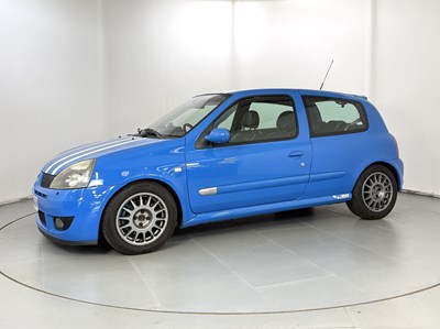 Lot 2004 Renault Clio 182