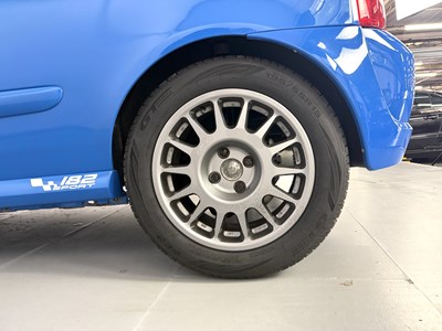 Lot 2004 Renault Clio 182