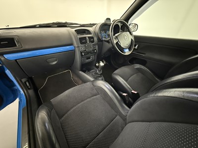 Lot 2004 Renault Clio 182