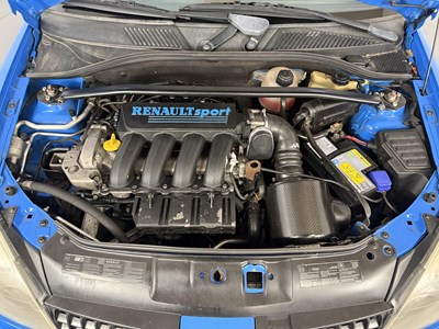 Lot 2004 Renault Clio 182