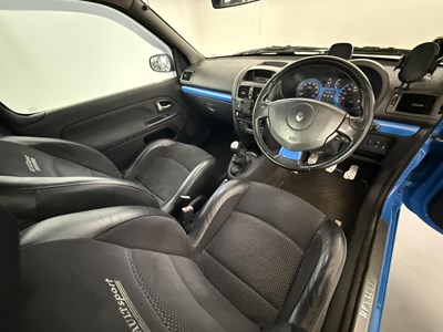 Lot 2004 Renault Clio 182