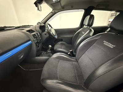 Lot 2004 Renault Clio 182
