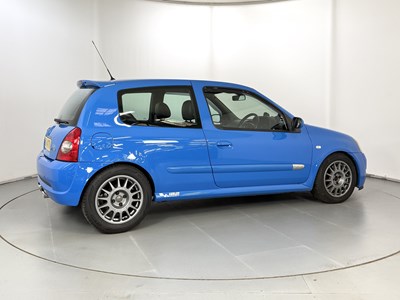Lot 2004 Renault Clio 182