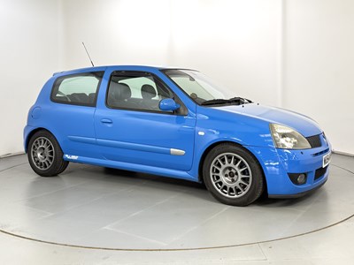 Lot 2004 Renault Clio 182