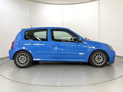 Lot 2004 Renault Clio 182