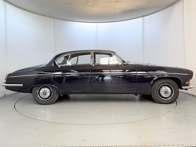 Lot 12 - 1969 Jaguar 420G