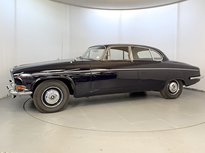 Lot 12 - 1969 Jaguar 420G