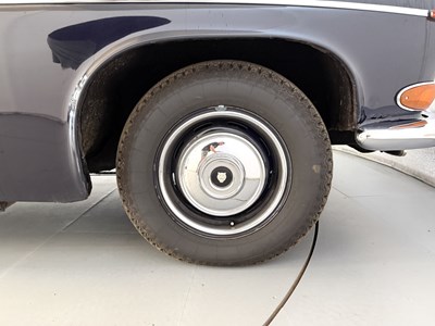 Lot 12 - 1969 Jaguar 420G