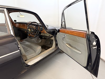 Lot 12 - 1969 Jaguar 420G