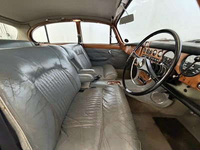 Lot 12 - 1969 Jaguar 420G