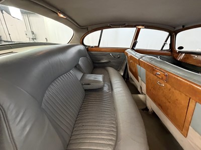 Lot 12 - 1969 Jaguar 420G