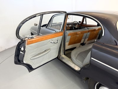 Lot 12 - 1969 Jaguar 420G