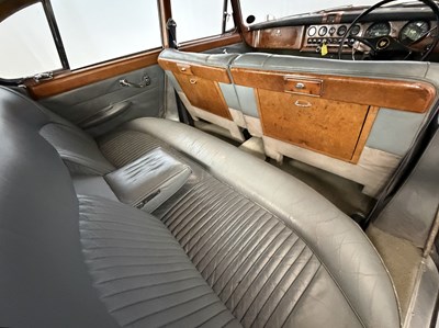 Lot 12 - 1969 Jaguar 420G