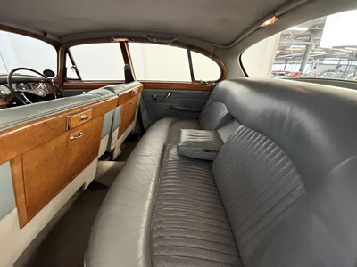 Lot 12 - 1969 Jaguar 420G
