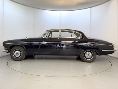 Lot 12 - 1969 Jaguar 420G
