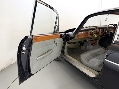 Lot 12 - 1969 Jaguar 420G