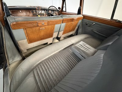 Lot 12 - 1969 Jaguar 420G