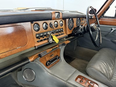 Lot 12 - 1969 Jaguar 420G