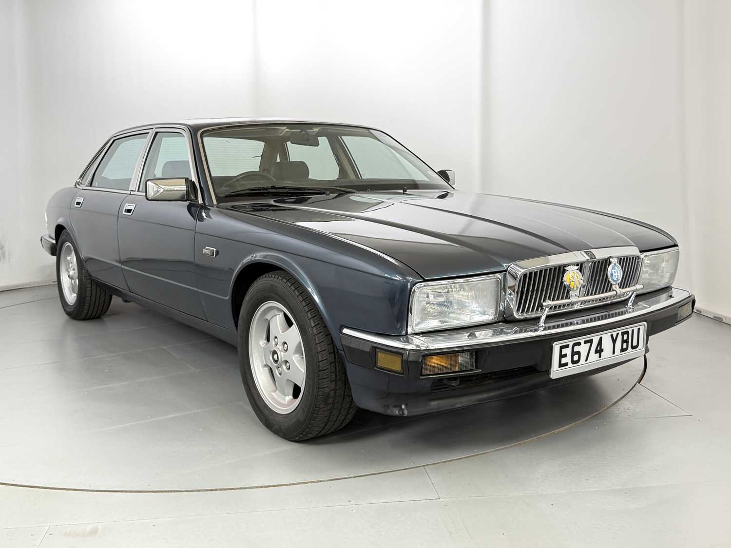 Lot 65 - 1988 Jaguar XJ Sovereign