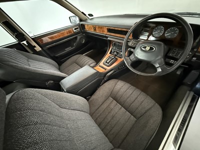 Lot 65 - 1988 Jaguar XJ Sovereign