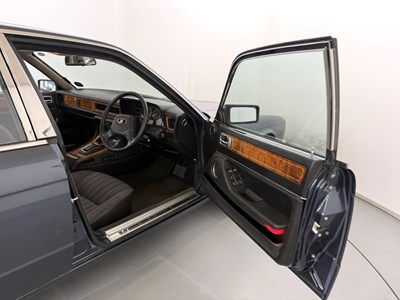 Lot 65 - 1988 Jaguar XJ Sovereign
