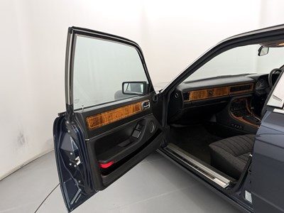 Lot 65 - 1988 Jaguar XJ Sovereign