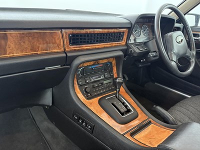 Lot 65 - 1988 Jaguar XJ Sovereign