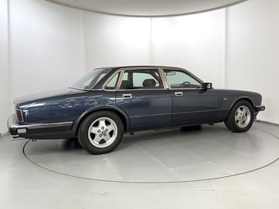 Lot 65 - 1988 Jaguar XJ Sovereign