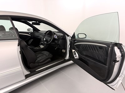 Lot 2006 Mercedes-Benz CLK320
