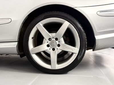 Lot 2006 Mercedes-Benz CLK320