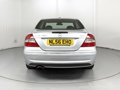 Lot 2006 Mercedes-Benz CLK320