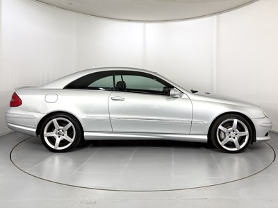 Lot 2006 Mercedes-Benz CLK320